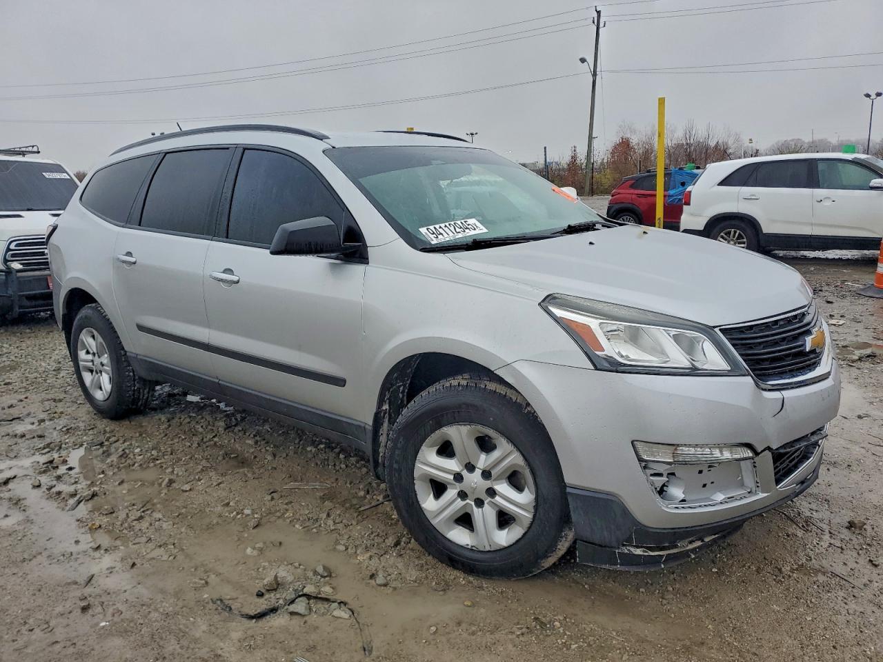 2017 Chevrolet Traverse Ls - Фото 4