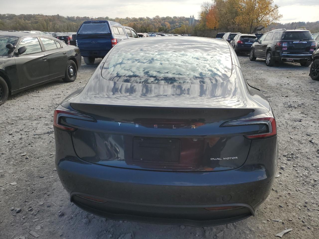 2025 Tesla Model 3 - Фото 6