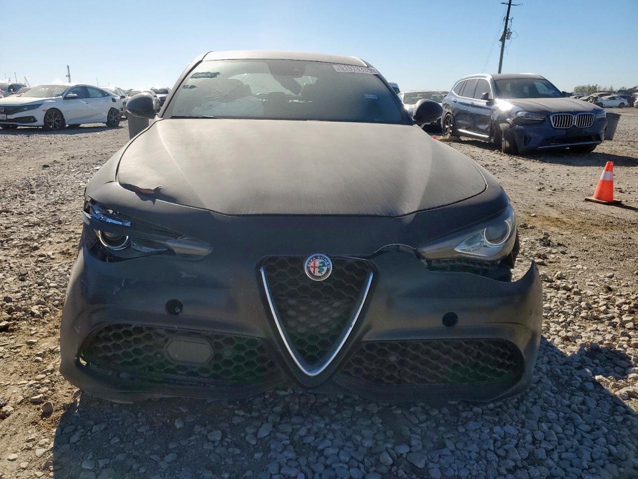 2019 Alfa Romeo Giulia Ti - Фото 5