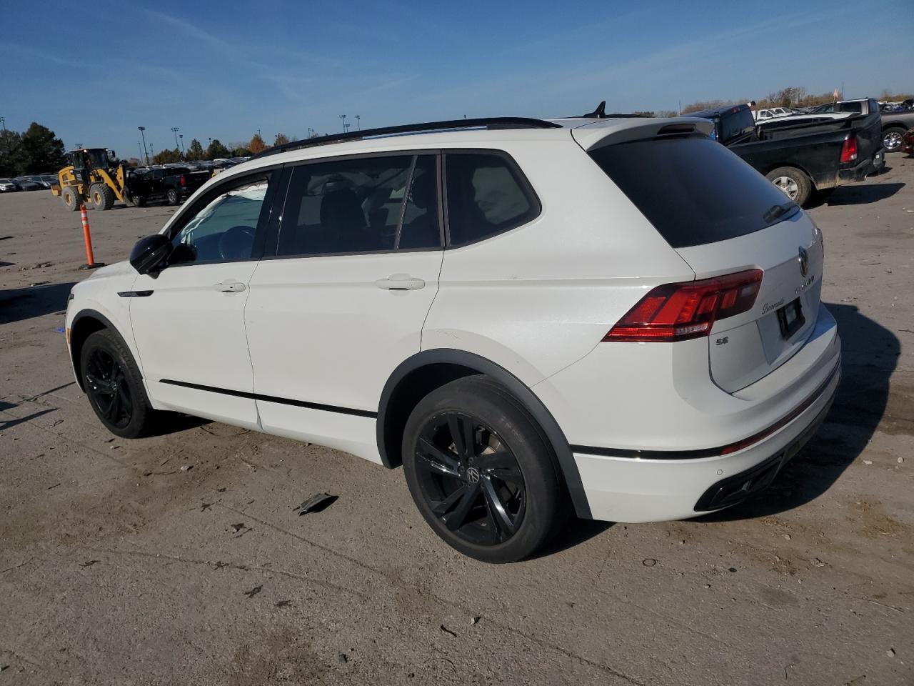 2023 Volkswagen Tiguan Se R-Line Black - Фото 2