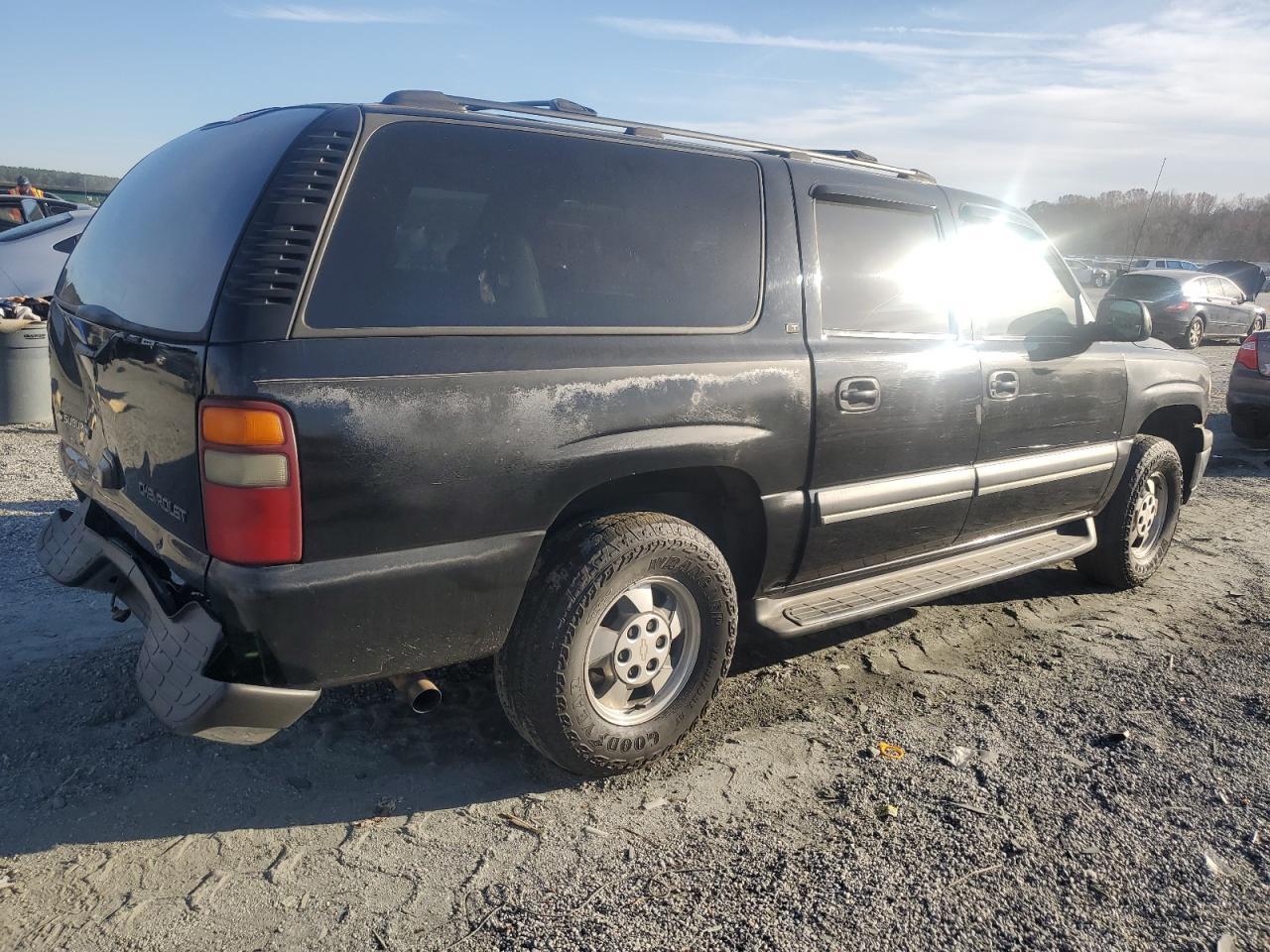 2002 Chevrolet Suburban C1500 - Image 3
