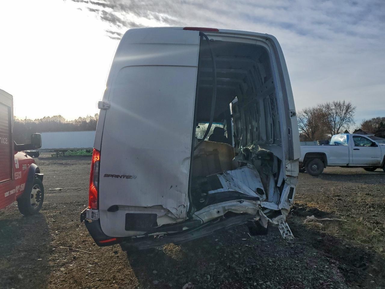 2021 Mercedes Benz Sprinter 2 Delivery Van - Фото 6
