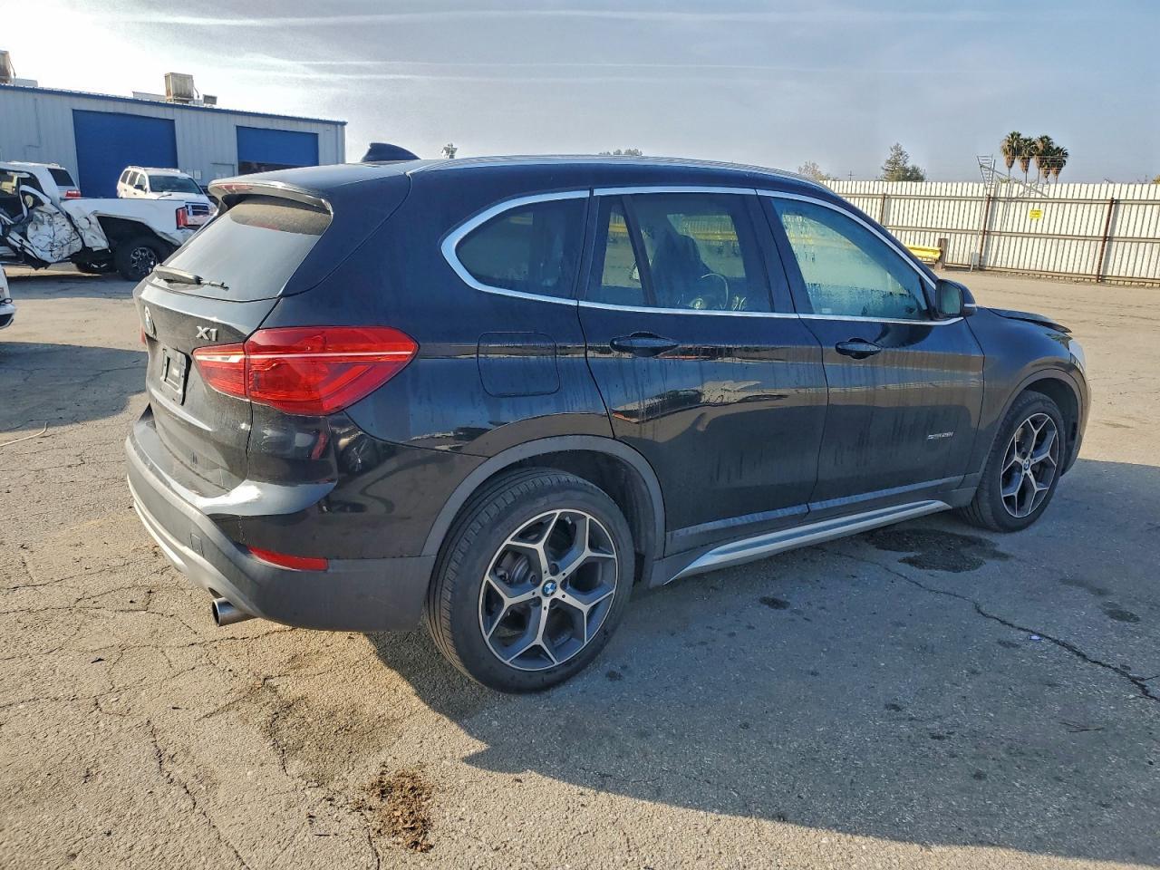 2017 BMW X1 Sdrive28I - Фото 3