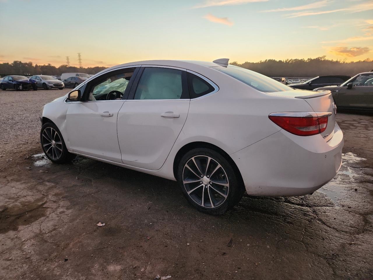 2016 Buick Verano Sport Touring - Фото 2