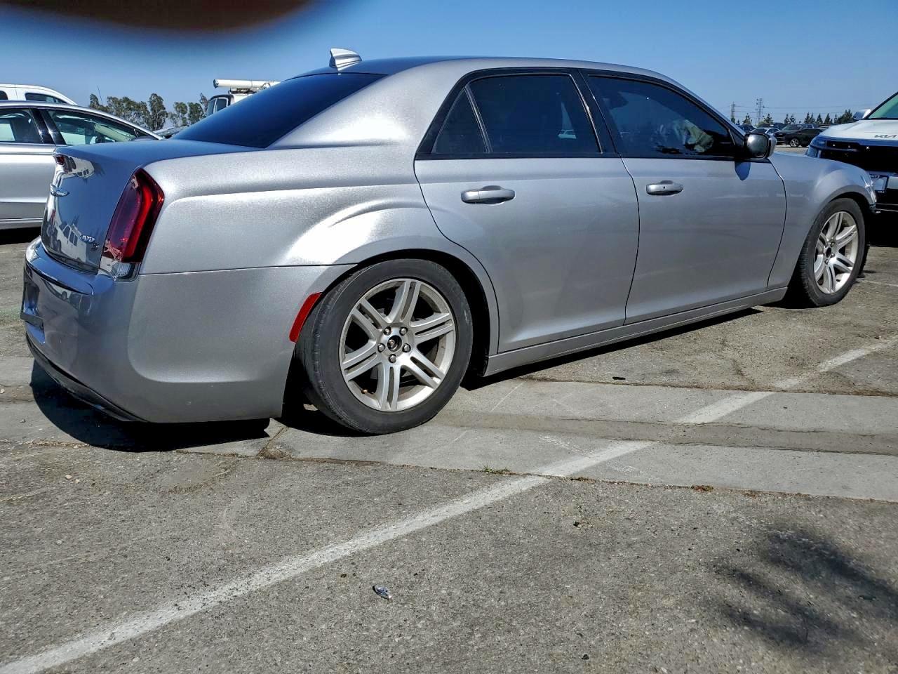 2018 Chrysler 300 S - Фото 3