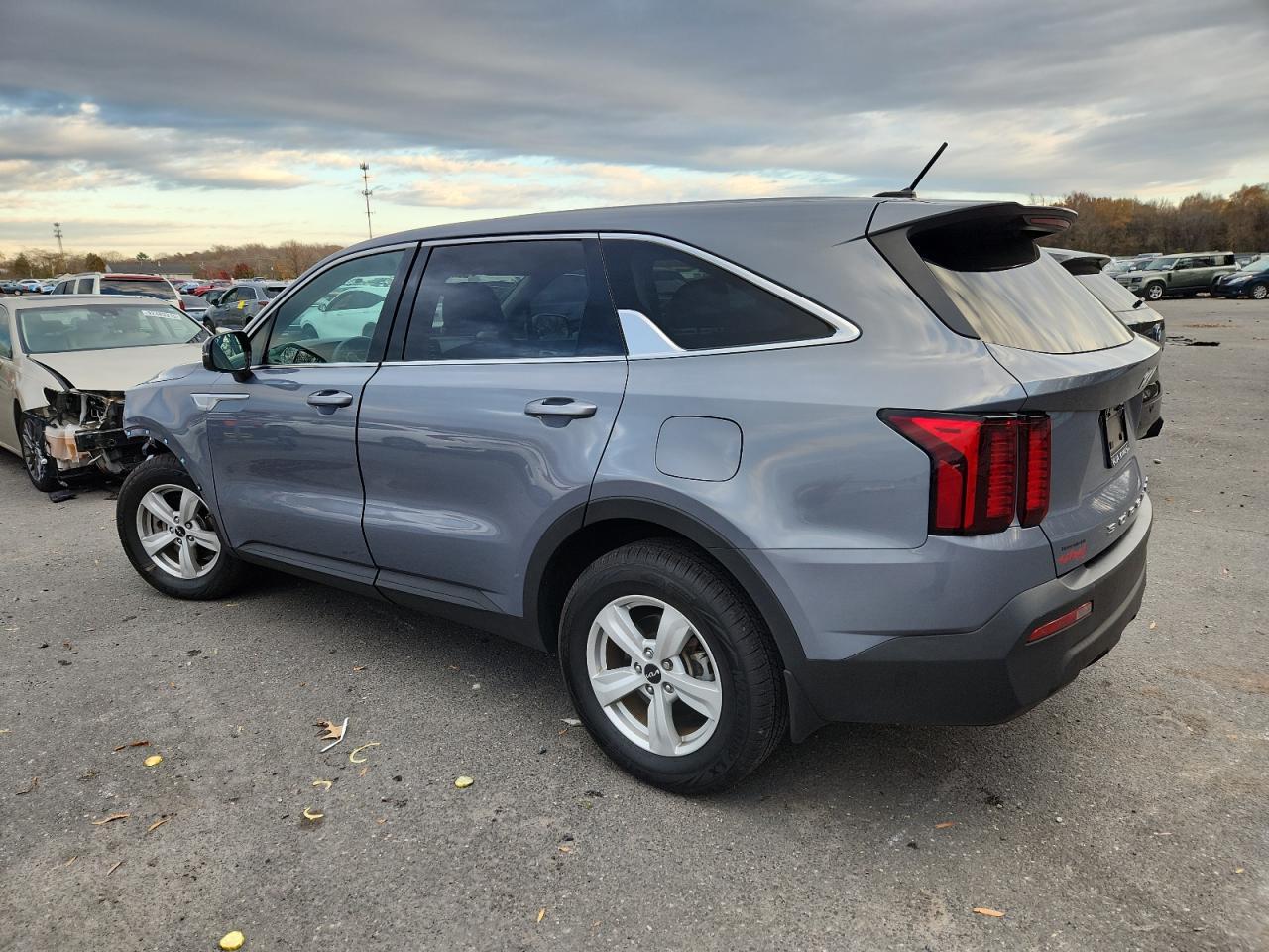 2022 Kia Sorento Lx - Image 2