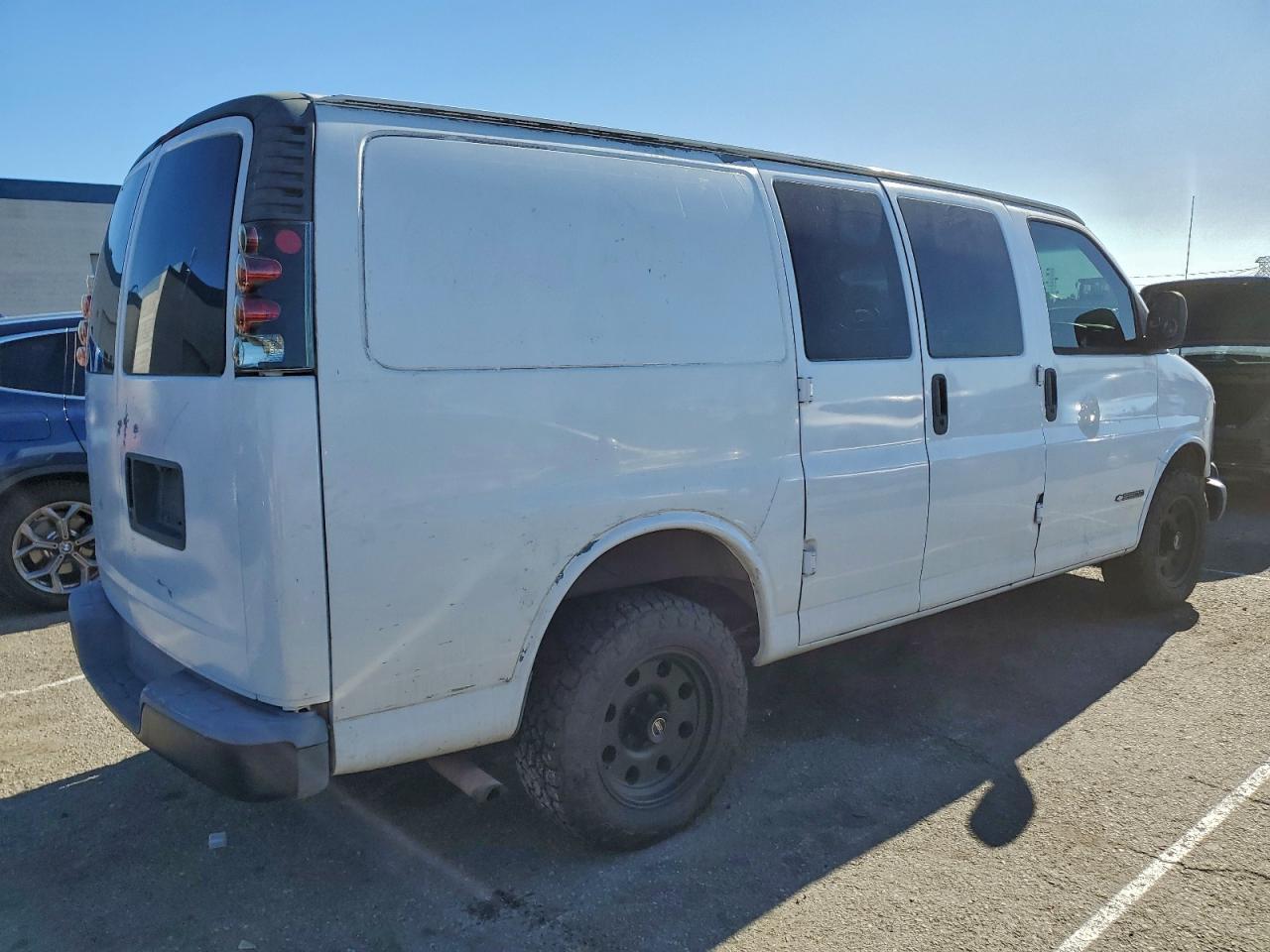2001 Chevrolet Express 2500 Utility / Service Van - Фото 3