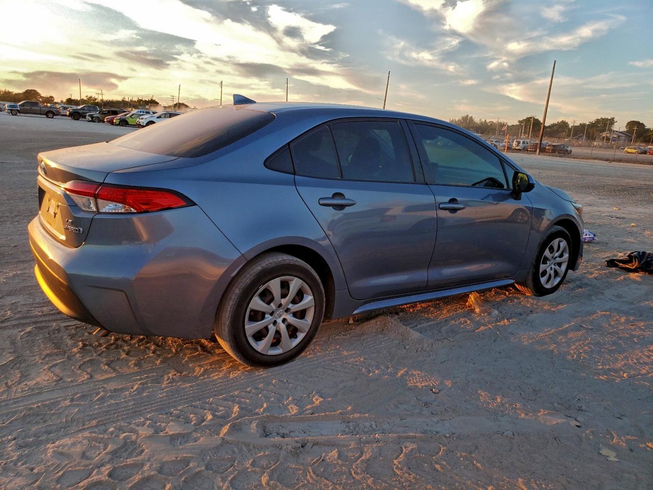 2023 Toyota Corolla Le - Фото 3