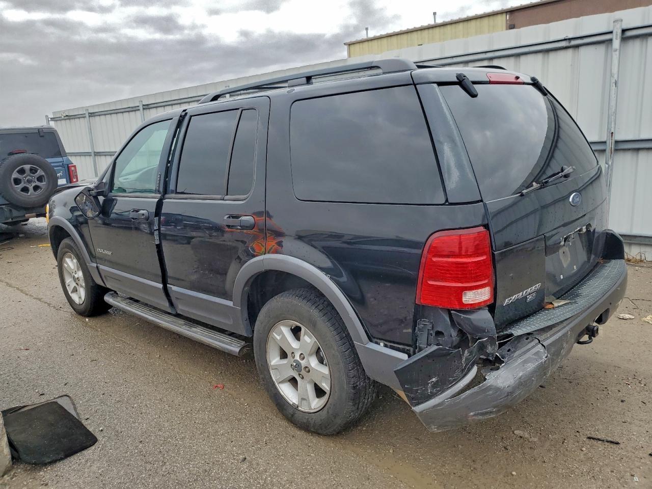 2004 Ford Explorer Xlt - Image 2