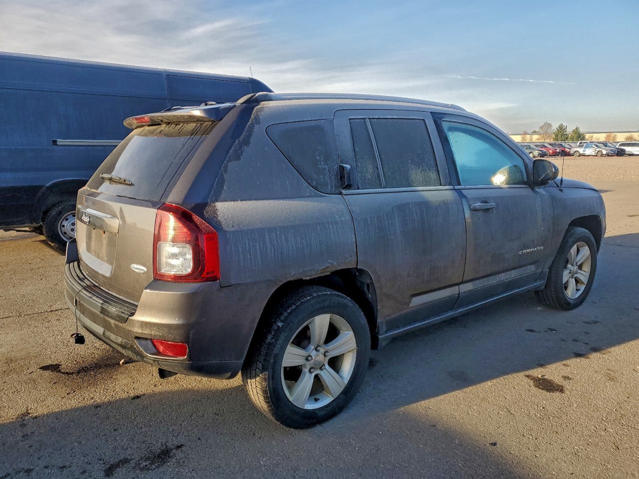 2017 Jeep Compass Latitude - Image 3