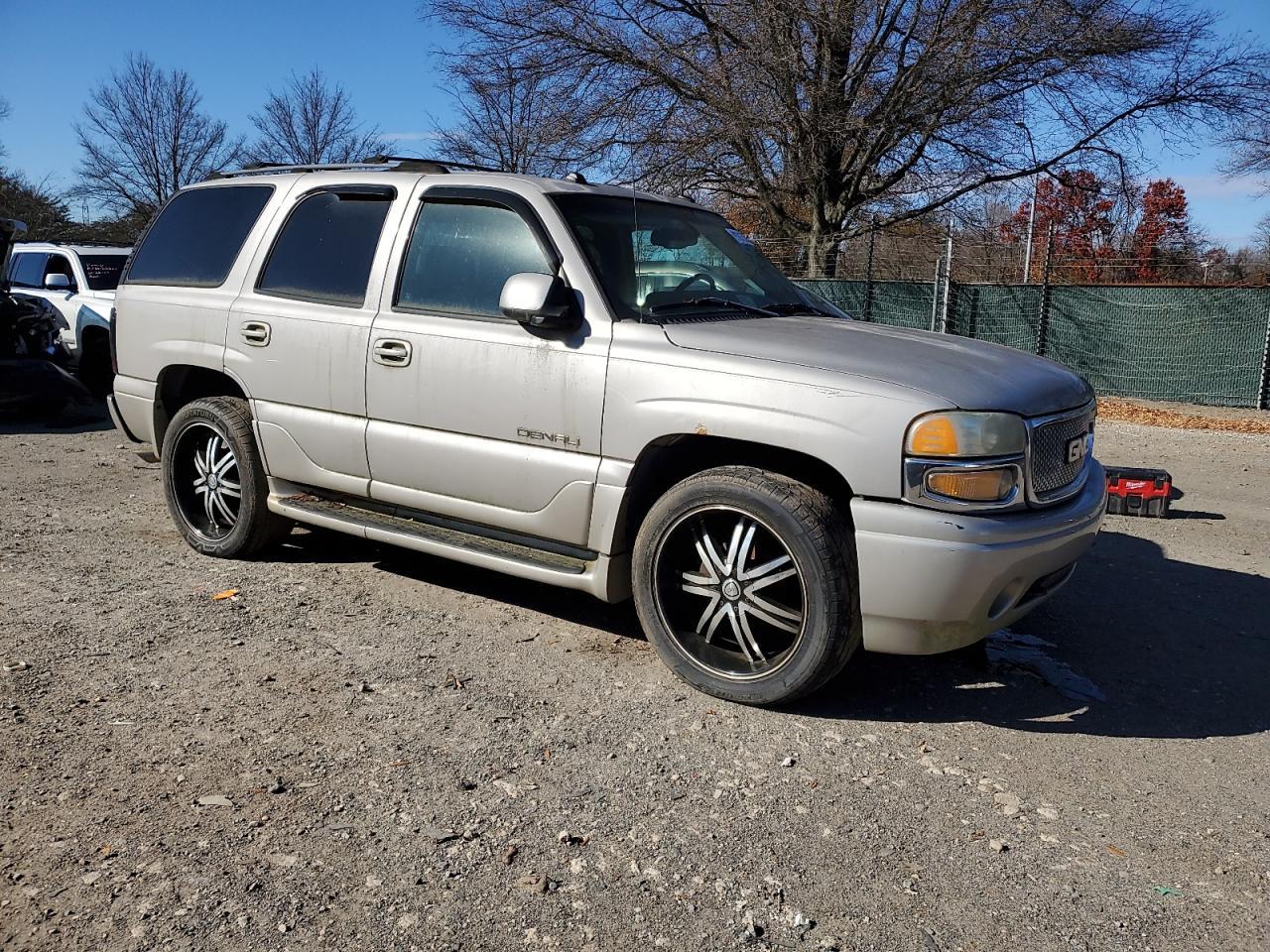 2004 GMC Yukon Denali - Фото 4