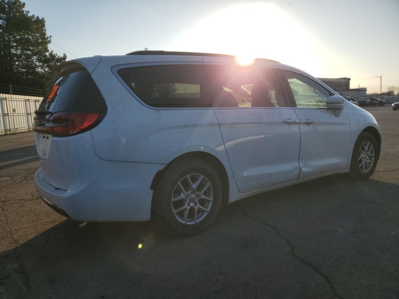 2022 Chrysler Pacifica Touring L - Фото 3