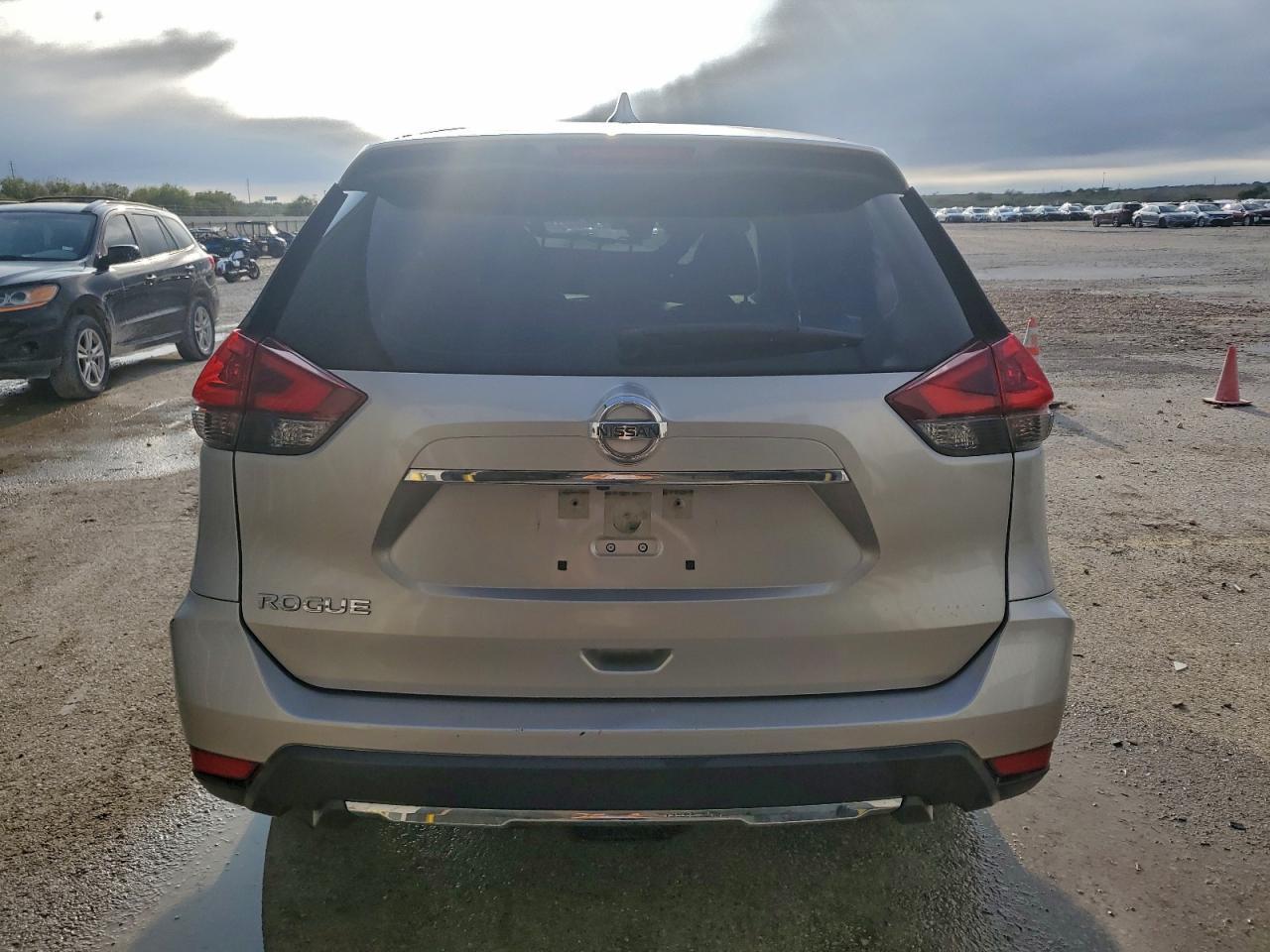 2020 Nissan Rogue S - Image 6