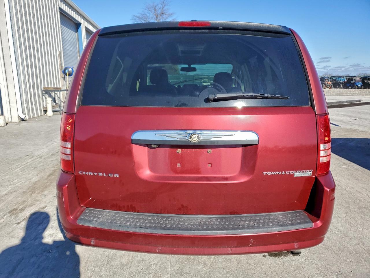 2010 Chrysler Town & Country Touring Plus - Фото 6