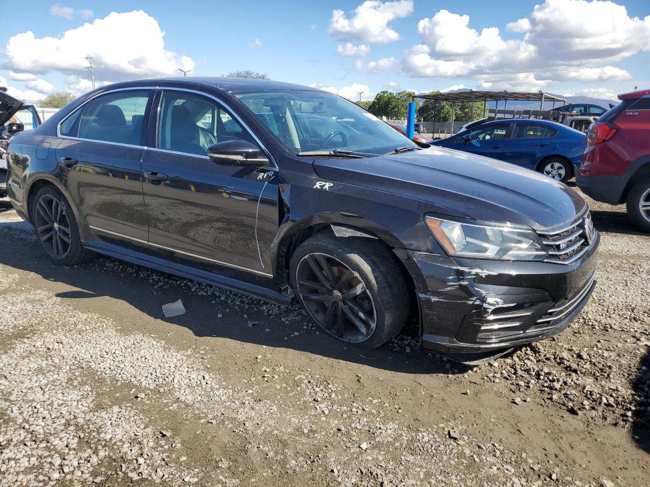 2017 Volkswagen Passat R-Line - Фото 4