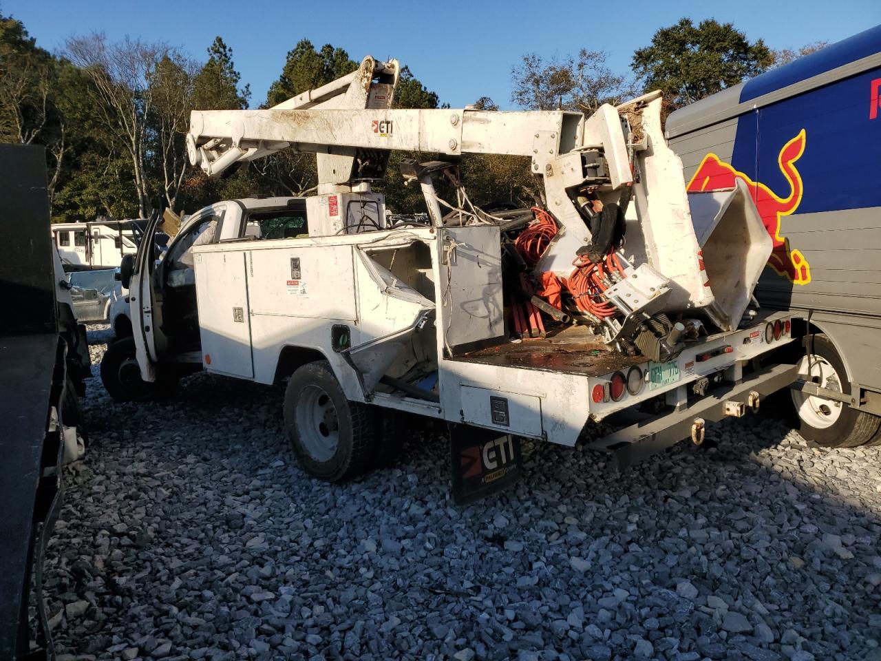 2020 Ford F550 Super Duty Bucket Truck - Image 3