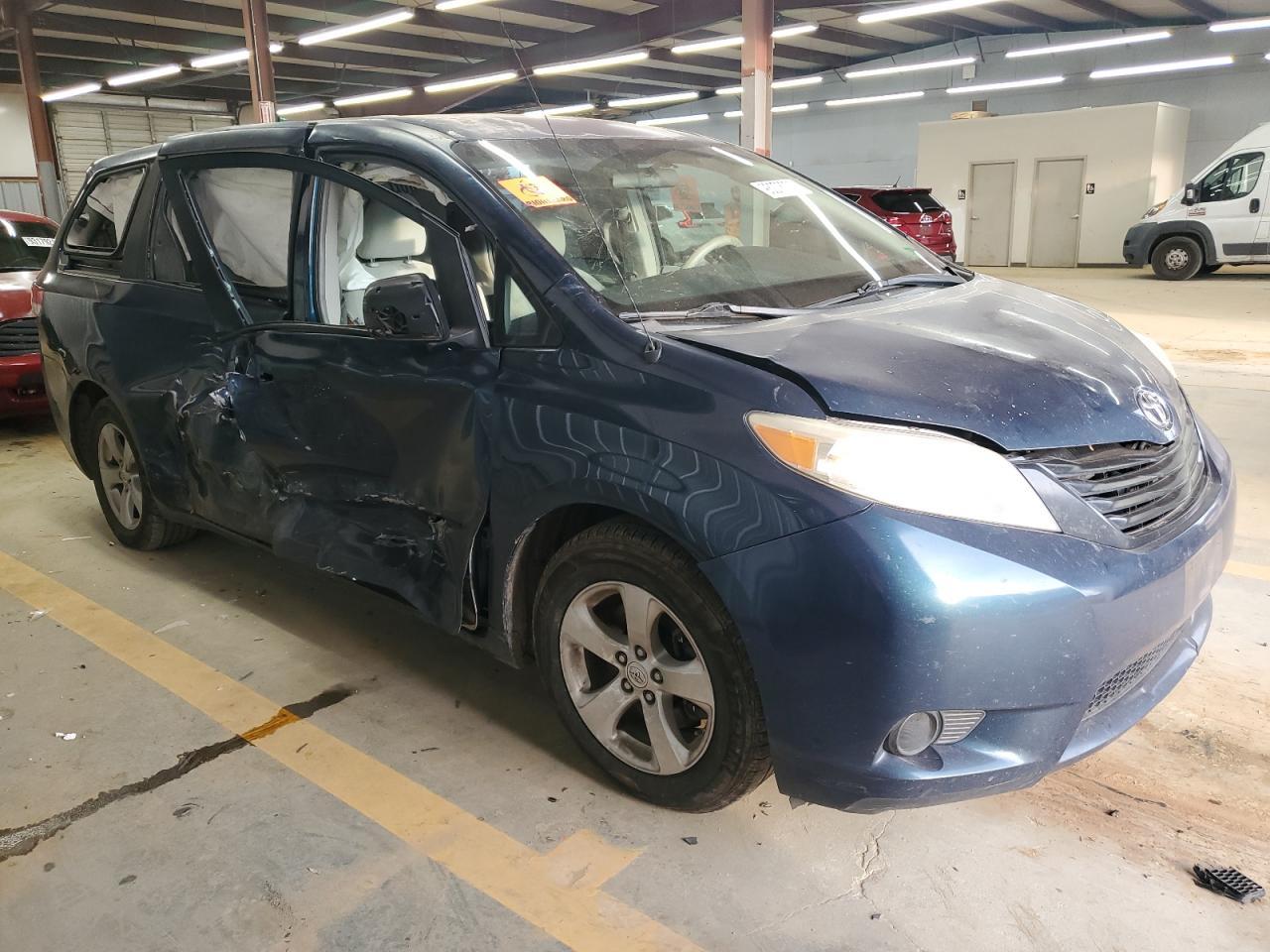 2011 Toyota Sienna - Фото 4