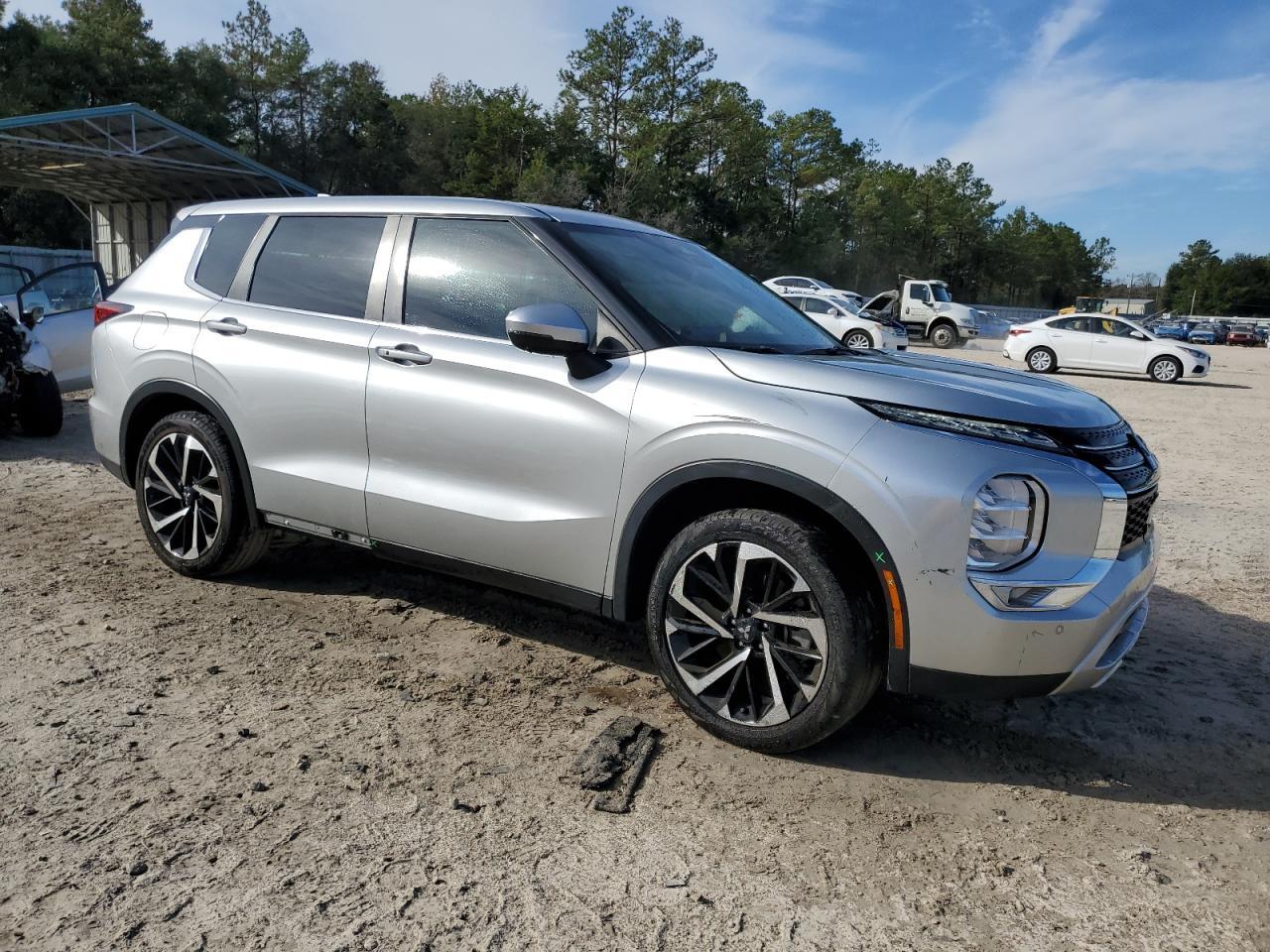2022 Mitsubishi Outlander Se - Фото 4