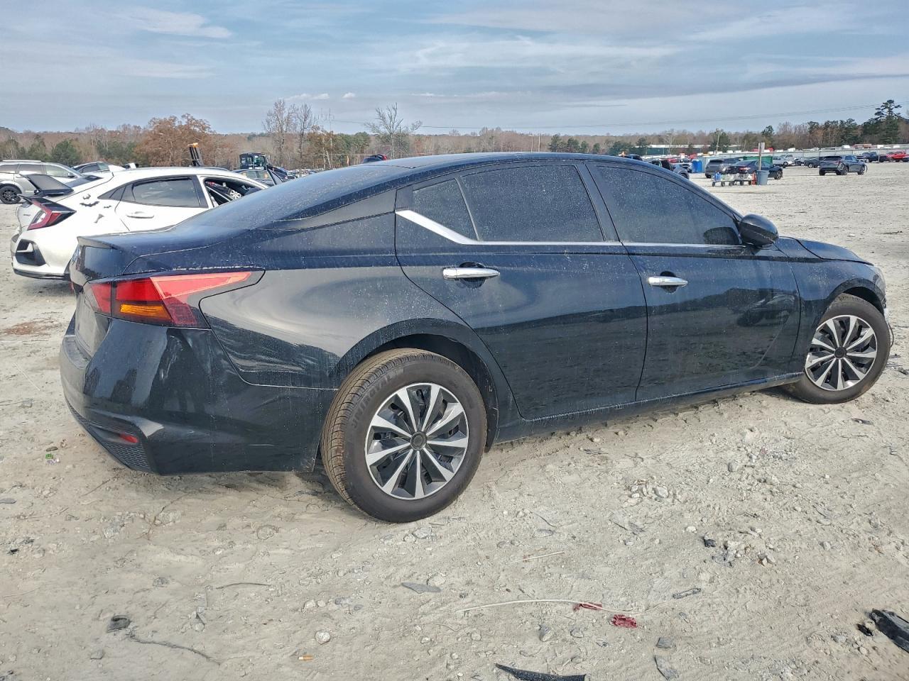 2020 Nissan Altima S - Фото 3