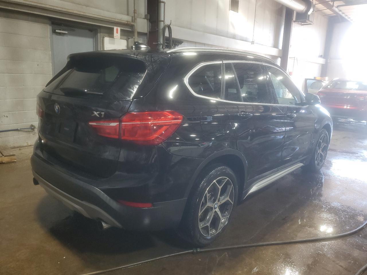 2017 BMW X1 xDrive28I - Фото 3