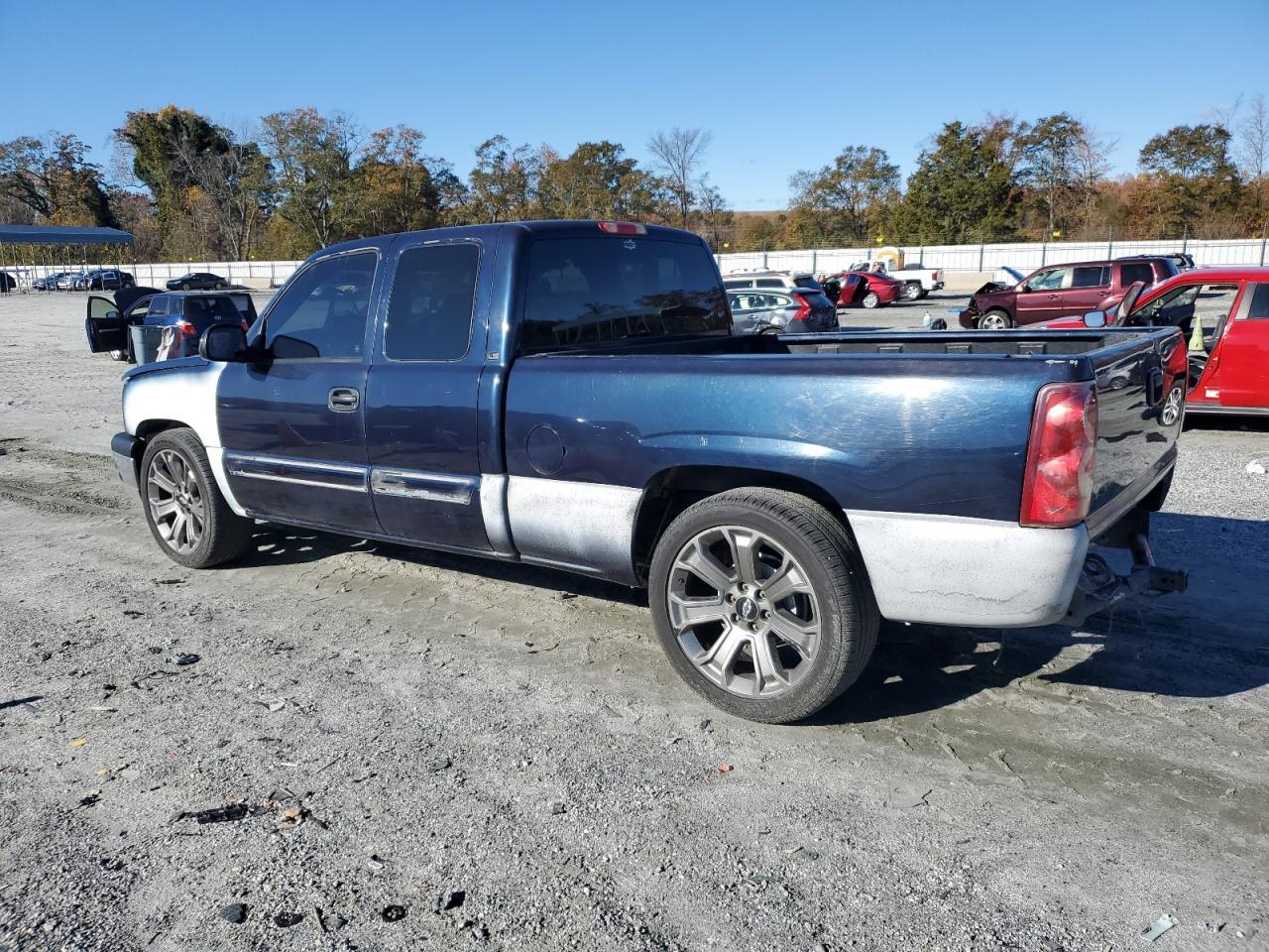 2005 Chevrolet Silverado C1500 - Фото 2