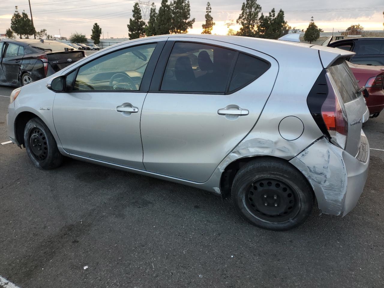 2016 Toyota Prius C - Фото 2