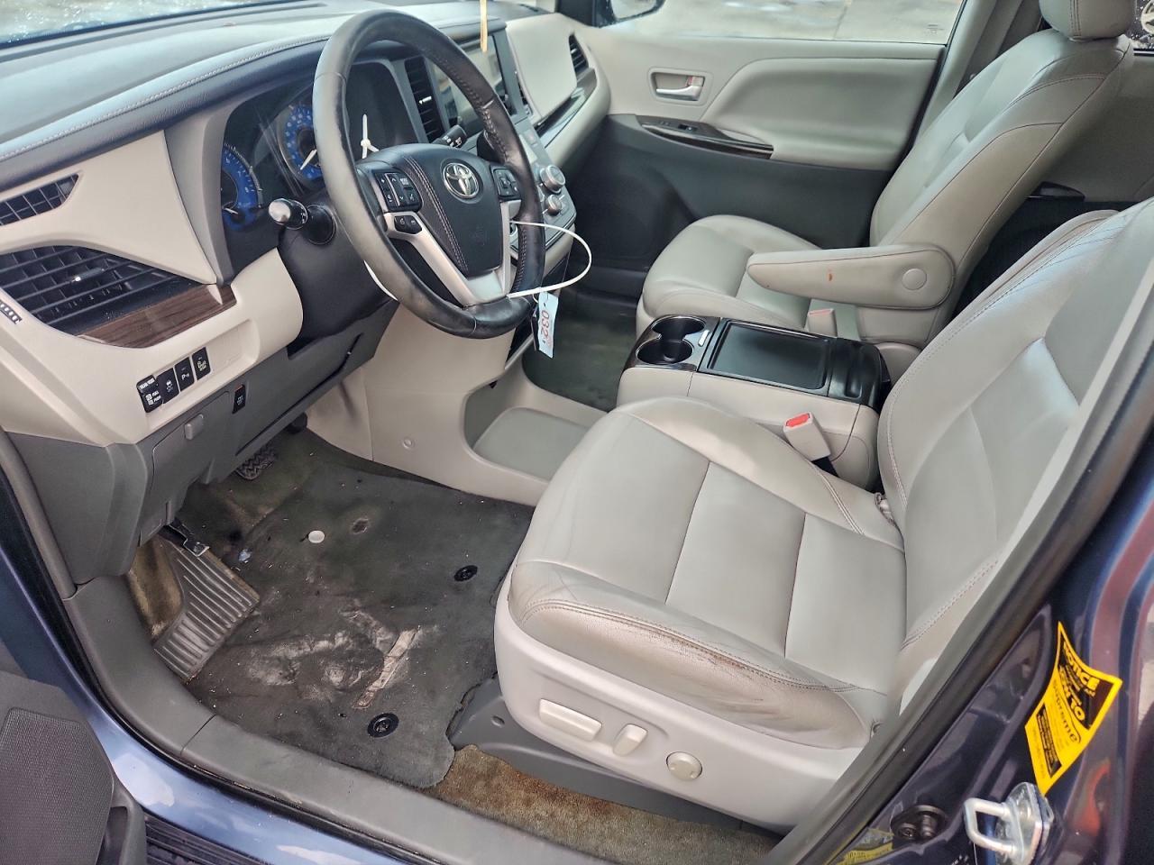 2015 Toyota Sienna - Image 7
