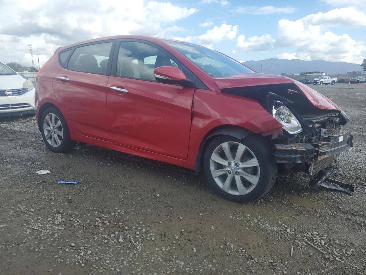 2013 Hyundai Accent Gls - Фото 4