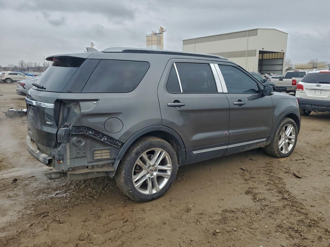 2016 Ford Explorer Xlt - Фото 3