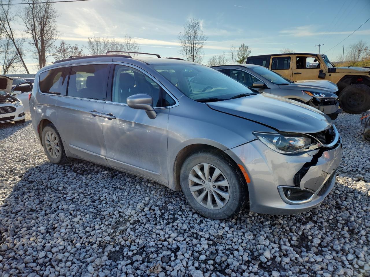 2017 Chrysler Pacifica Touring L - Image 4