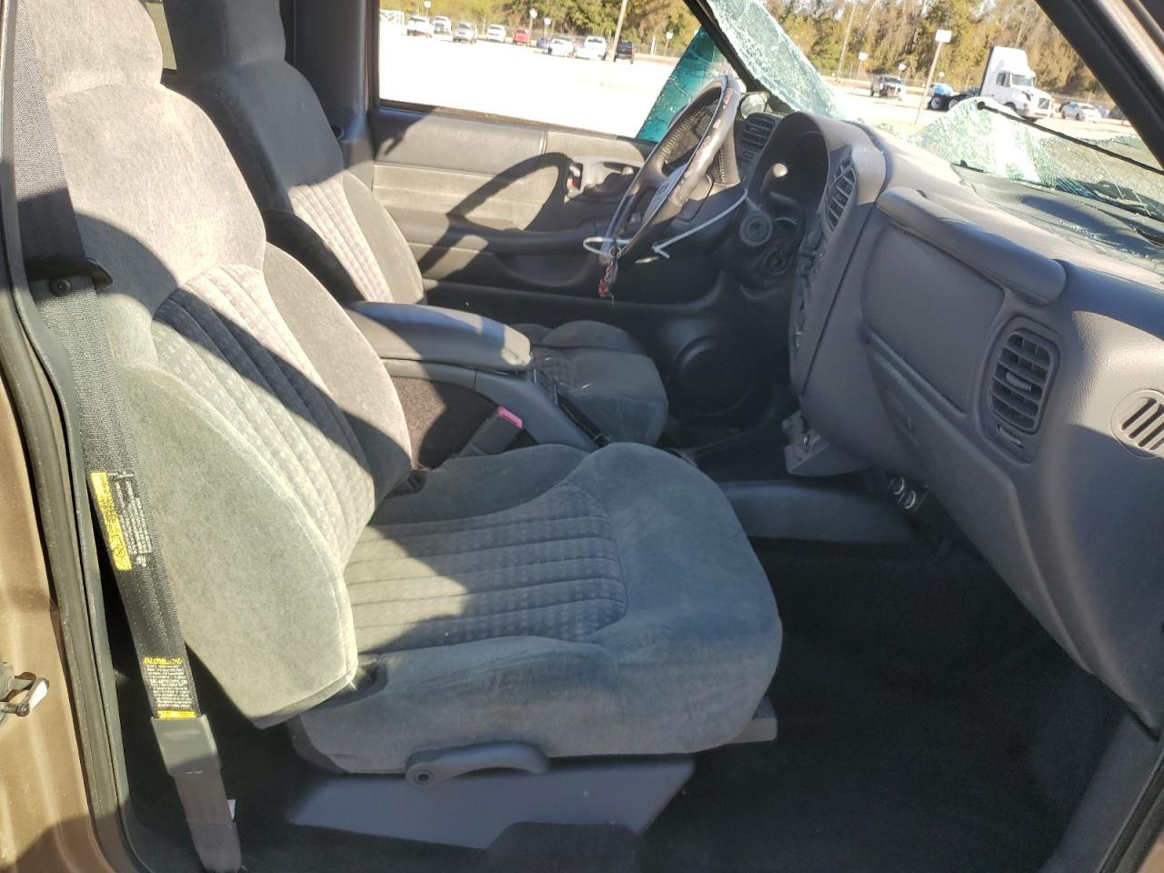 2002 Chevrolet Blazer - Image 7