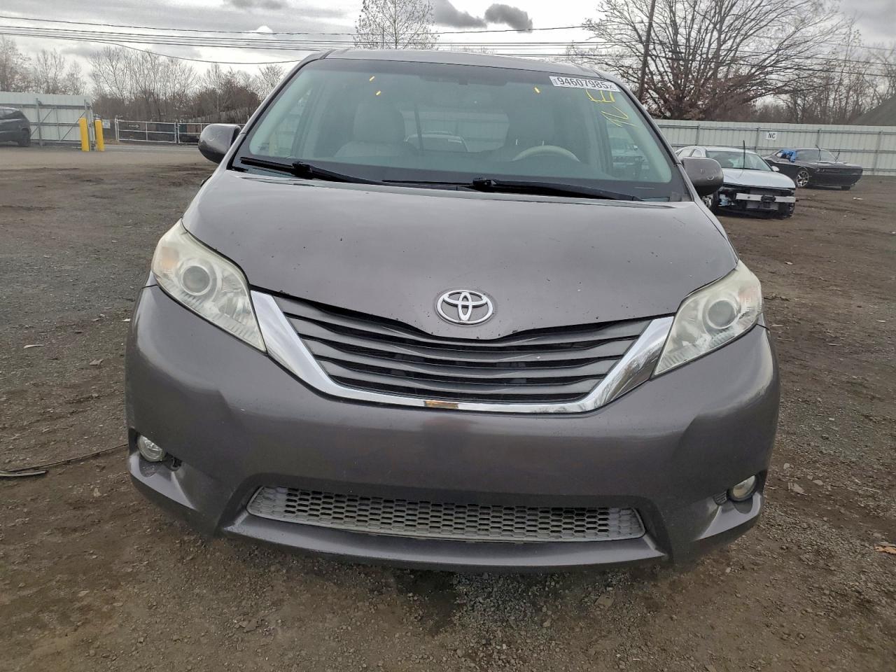 2013 Toyota Sienna Xle - Фото 5