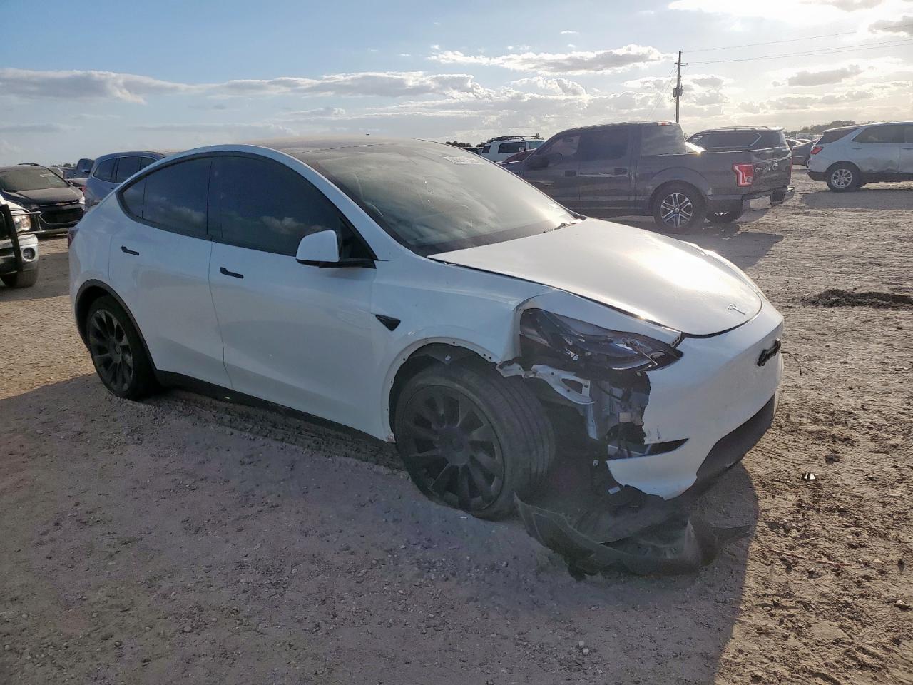 2022 Tesla Model Y - Image 4