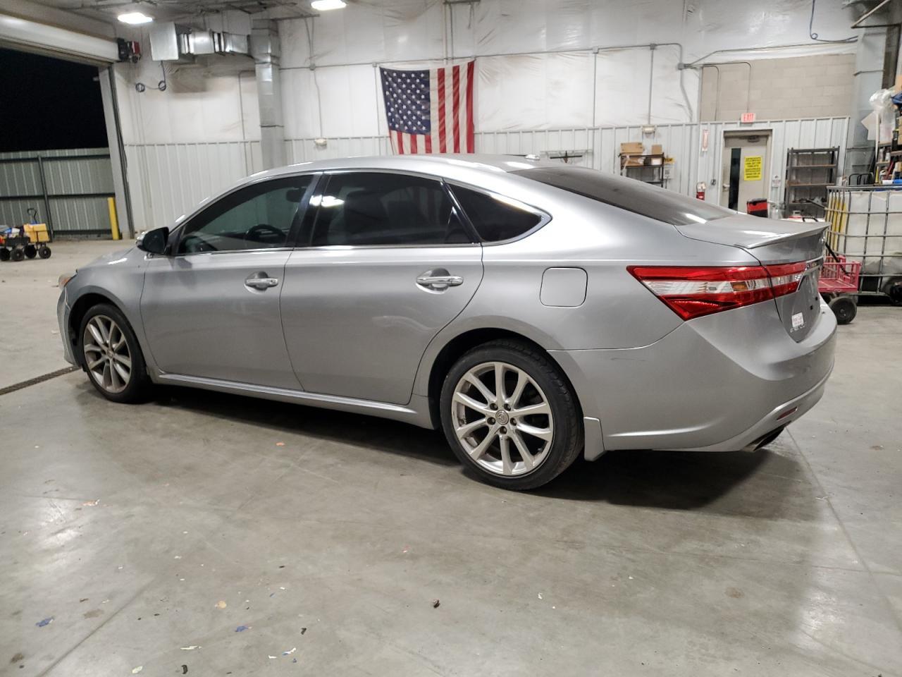 2015 Toyota Avalon Xle - Image 2