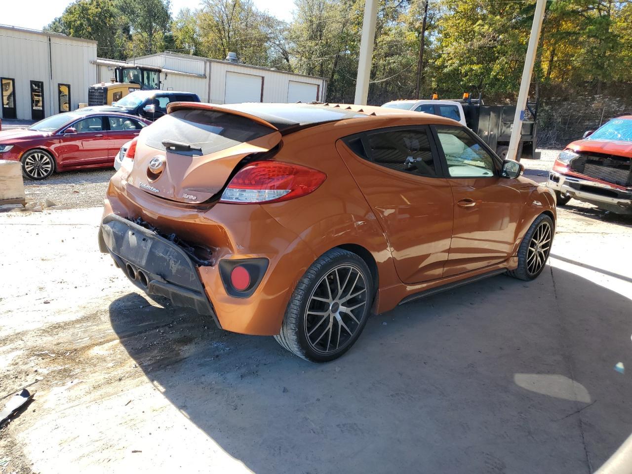 2016 Hyundai Veloster - Фото 3