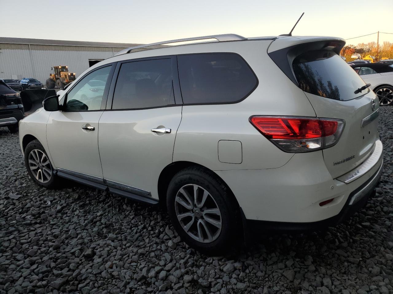 2016 Nissan Pathfinder S - Фото 2