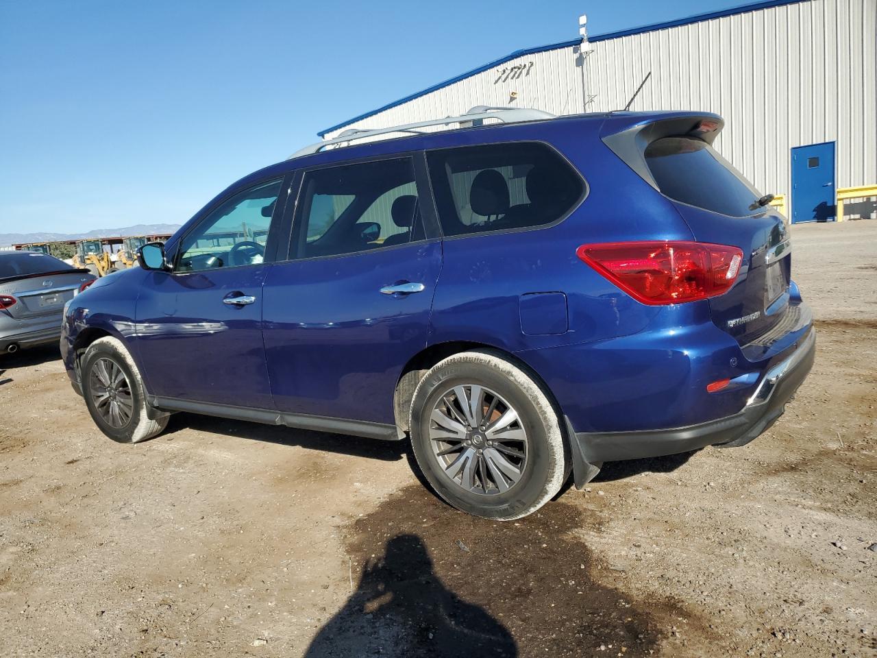 2017 Nissan Pathfinder S - Фото 2