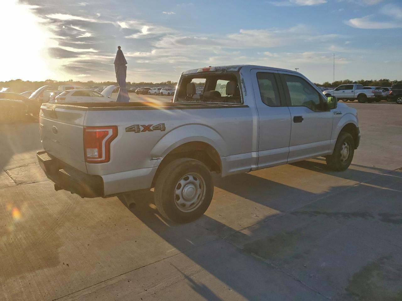2017 Ford F150 Super Cab - Фото 3