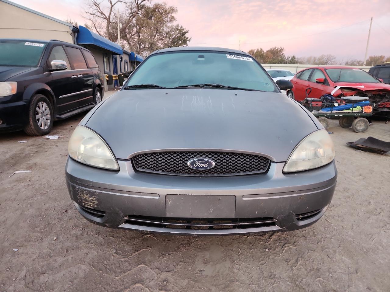 2006 Ford Taurus - Image 5