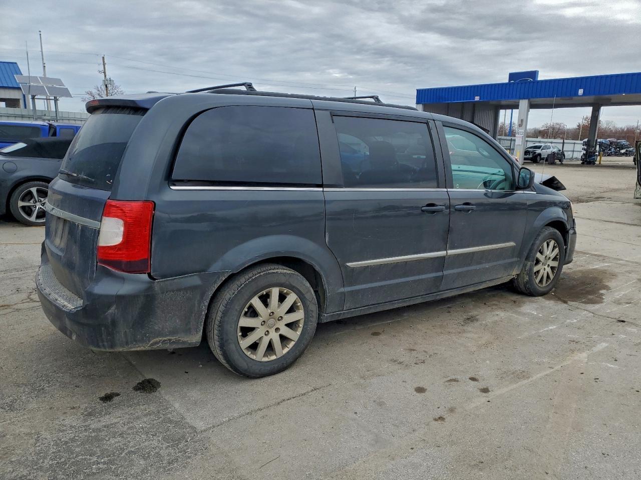 2012 Chrysler Town & Country Touring - Фото 3