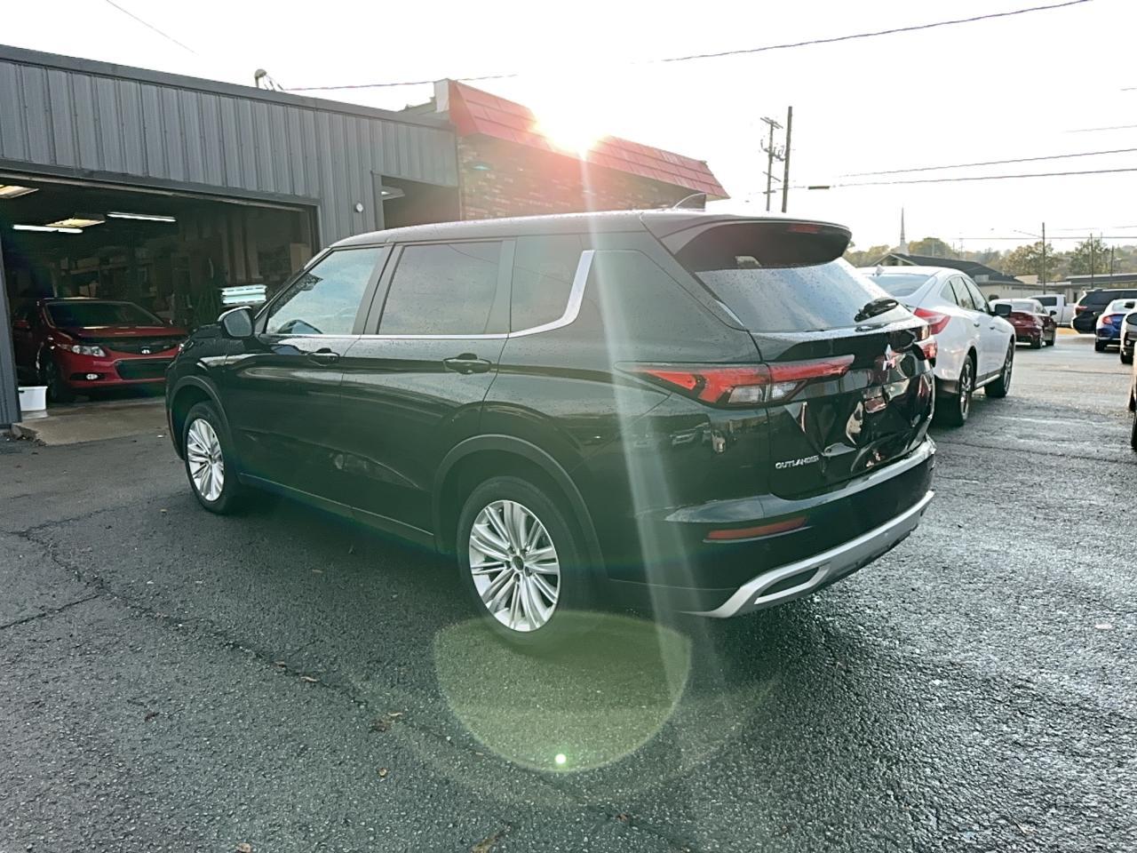 2023 Mitsubishi Outlander Se - Фото 3