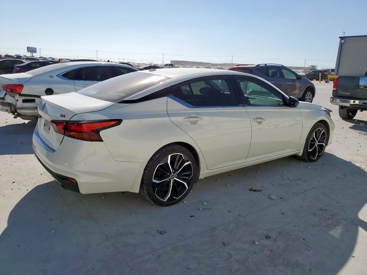 2024 Nissan Altima Sr - Фото 3