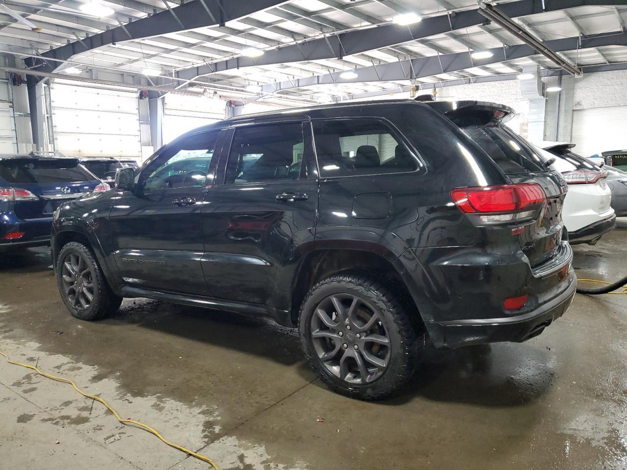 2020 Jeep Grand Cherokee Overland - Image 2