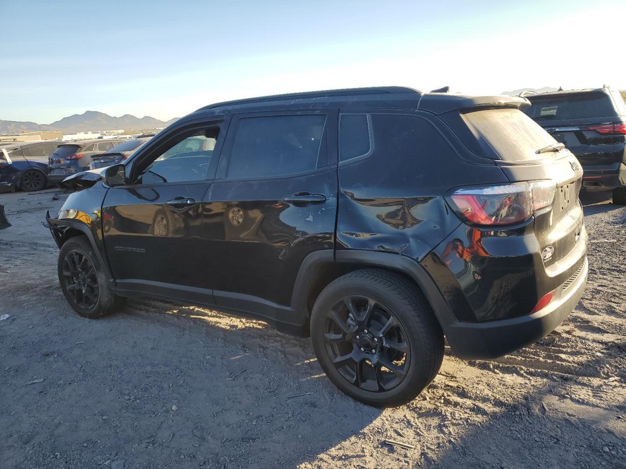 2022 Jeep Compass Latitude - Фото 2