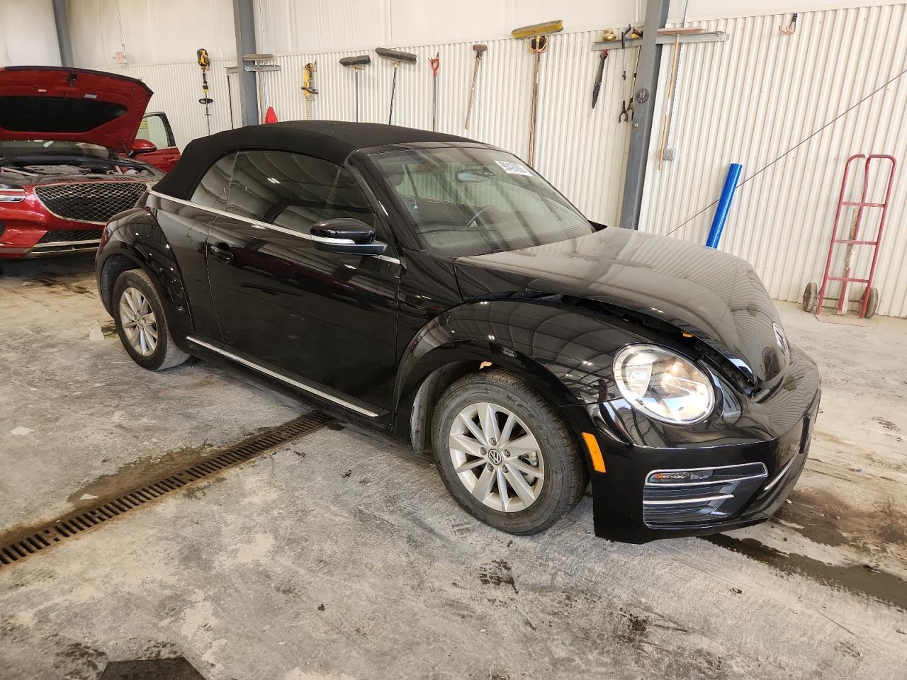 2019 Volkswagen Beetle S - Image 4