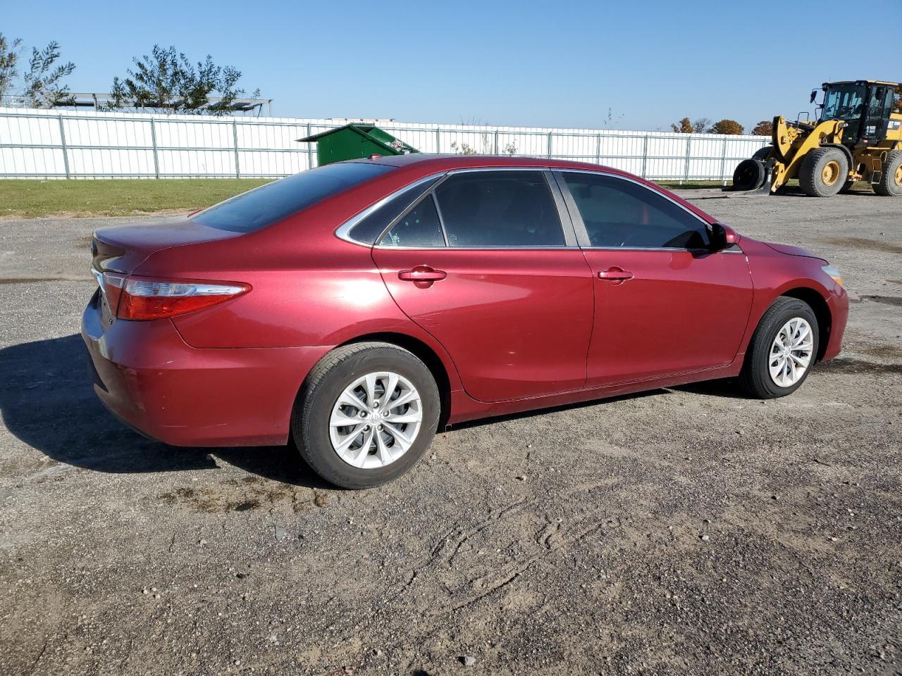 2016 Toyota Camry Le - Фото 3