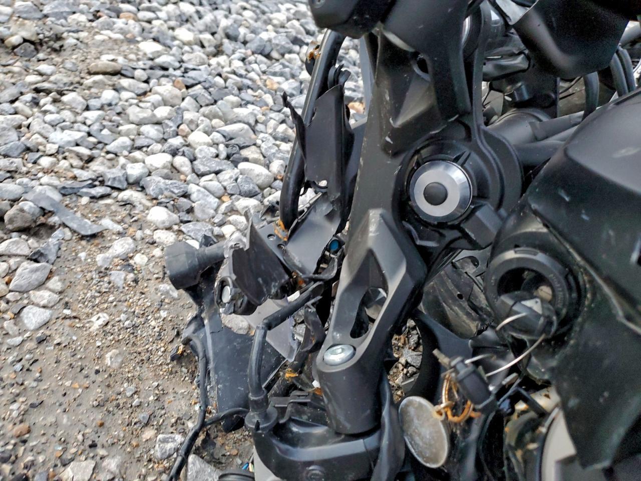 2025 Kawasaki Ex650 R - Image 7