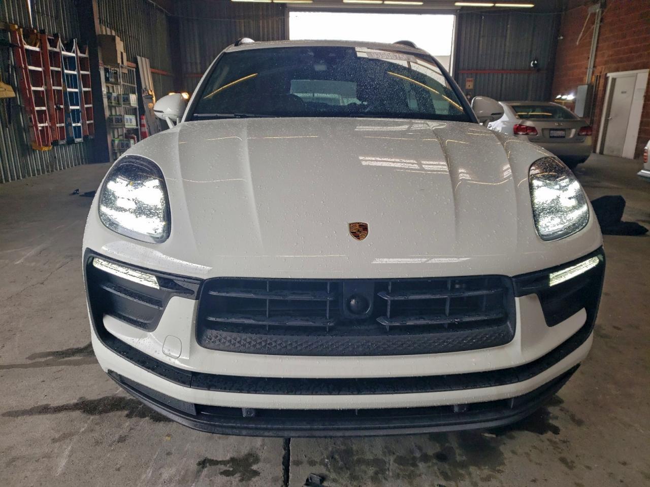 2023 Porsche Macan Base - Image 5