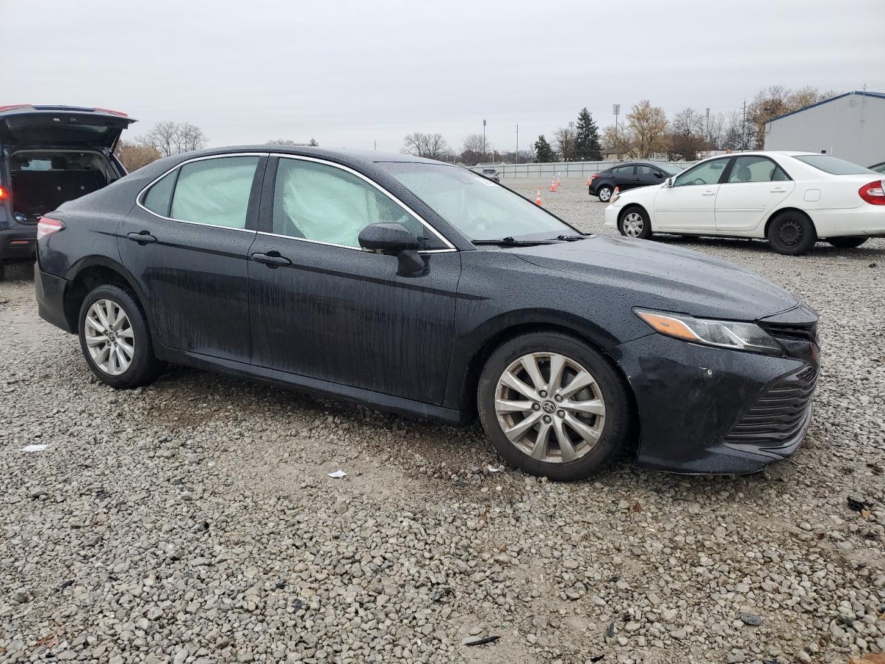 2020 Toyota Camry Le - Фото 4