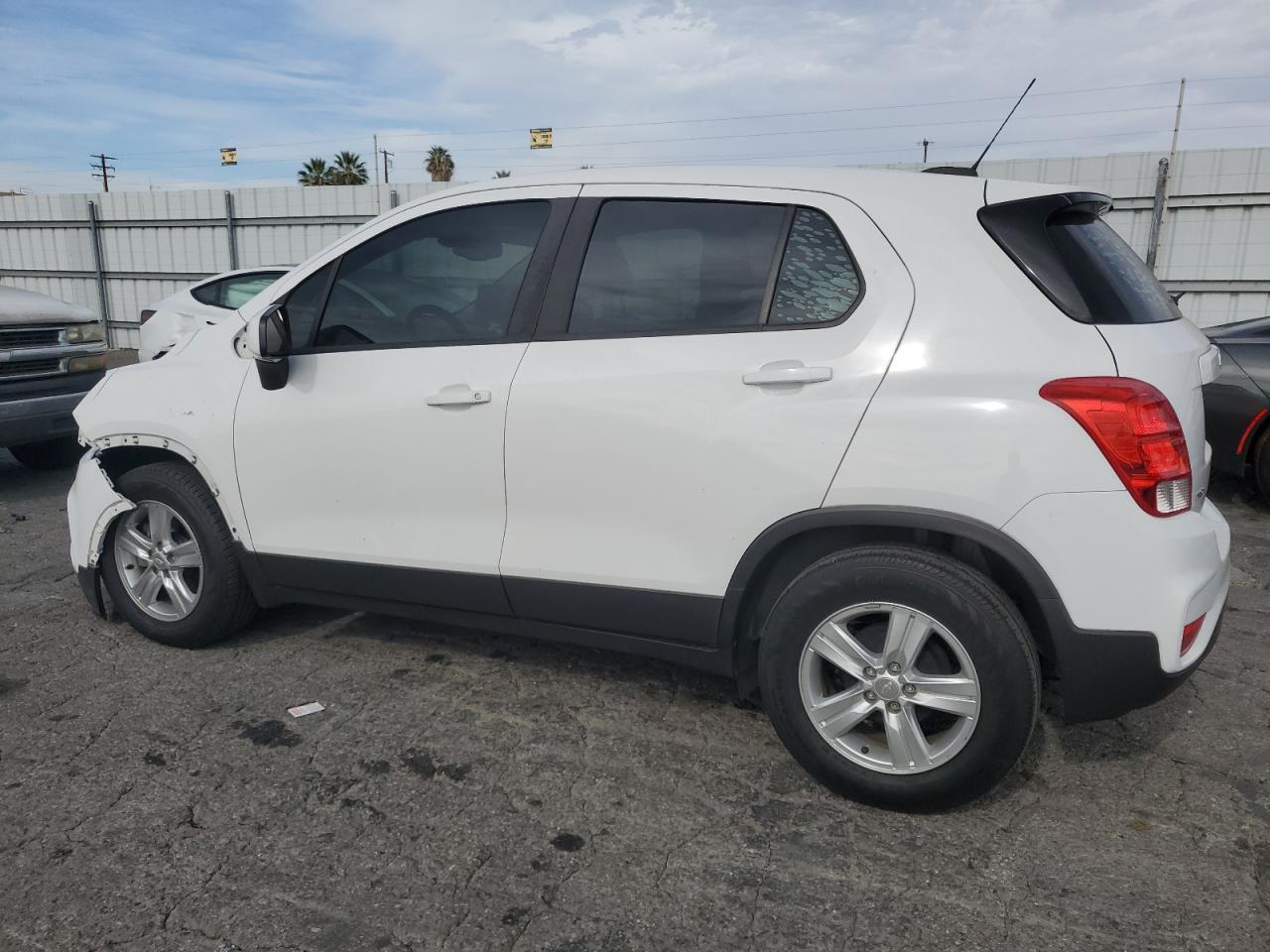 2020 Chevrolet Trax Ls - Фото 2